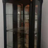 ویترین مشکی جادار