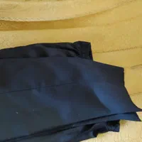 تعدادی شلوار مدارس ابتدایی به رنگ سرمه ای