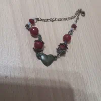 دستبند زرشکی با آویز قلب