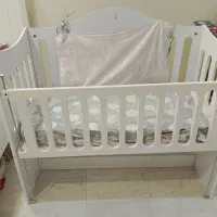 تخت کنار مادر