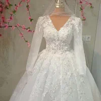 فروش مزون لباس عروس با کلیه دکوراسیون|لباس|لردگان, |دیوار