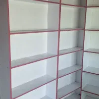 ویترین چوبی در حد نو بدون خط و شکستگی|کتابخانه، شلف، قفسههای دیواری|اراک, |دیوار