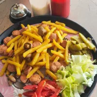 خانم جهت کار در دکه فست فود