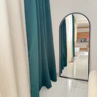 اینه قدی ایستاده