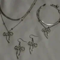 انواع بدلیجات و اکسسوری دستبند اسم گردنبند گل..
