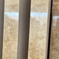کارگر میخام برای انبار سنگفروشی