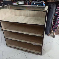 ویترین آهنی دو متری و میز چوبی|دفتر کار|قم, دروازه چوبی|دیوار