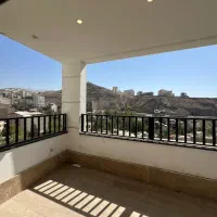 آپارتمان ۲۳۰ متر سه تراس غرق نور ارزنده