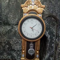 ساعت دیواری طلایی