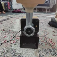 چرخ گوشت قدیمی برقی