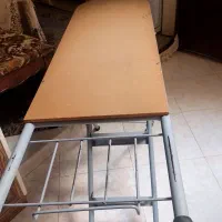 میز اتو اهنی دارای سه تا پله نردبانی