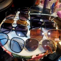 عینک آفتابی دودی عطر ادکلن به علت تغییر شغل ببر|زیورآلات و اکسسوری|مشهد, طلاب|دیوار