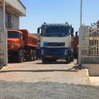 زمین گاراژ فعال ماشین سنگین بر خلیج فارس