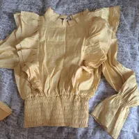 شومیز دخترانه طلایی و شیک کاملا نو و سالم هست