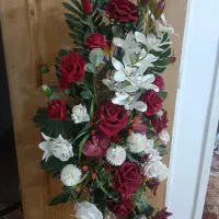 گلدان طلایی به همراه گل