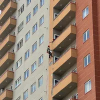 راپل کار در ارتفاع با طناب بدون داربست پیچ رولپلاک|خدمات پیشه و مهارت|تبریز, |دیوار