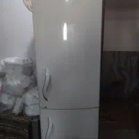 یک عدد یخچال امرسان و فرگاز