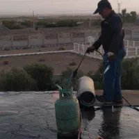 تعمیرونصب ایزوگام تشخیص نم پشت بام|خدمات پیشه و مهارت|قم, باسکول|دیوار