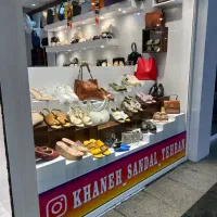 فروشنده آقا کیف و کفش