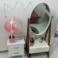 تخت تک نفره با تشک طبی به همراه پاتختی و آیینه