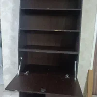 کتابخانه و میز تحریر
