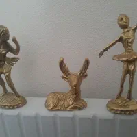 سه تا مجسمه برنز نو