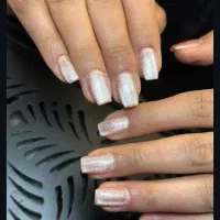 ب چند نفر مدل رایگان برای کاشت ناخن نیازمندم