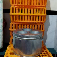 5 قفس مرغ و 1 جای خون