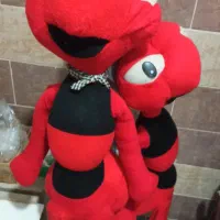 مقداری عروسک نمایشی دو عدد مورچه بزرگ و ...