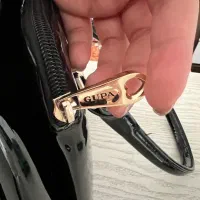 کیف زنانه ورنی|کیف، کفش، کمربند|پرند, فاز ۰|دیوار