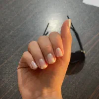ارائه خدمات ناخن با تخفیف ویژه