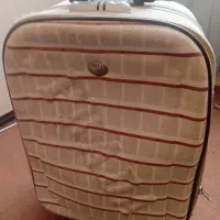 چمدان مسافرتی۳۵۰۰۰۰ و میز اتو ۱۵۰۰۰۰