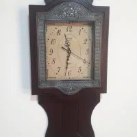 یک عدد ساعت کوارتز موتور ژاپن اصل با قاب چوبی