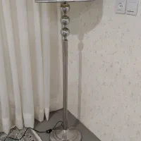آباژور ایستاده