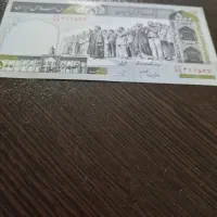 تعدادی سکه و اسکناس قدیمی