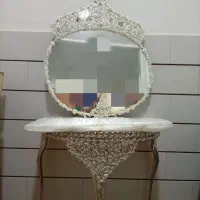 آینه و شمعدان و میز