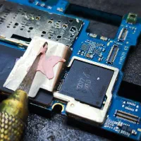 تعمیر گوشیت سریع‌تر از سرعت خالی شدن باتریت