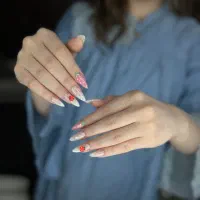 به یک ناخن کار حرفه ای در سالن یگانه صبا نیازمندیم