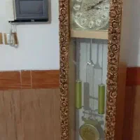 یک عدد ساعت ایستاده به فروش می‌رسد