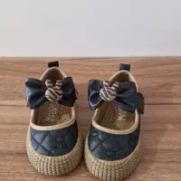 تعدادی کفش دخترانه