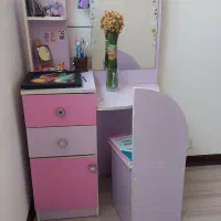 میز آینه ای و کمد دار همراه با صندلی