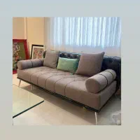 دو کاناپه چستر چرم و میز شیشه‌ای پایه سنگ گرانیت