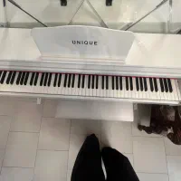 پیانو دیجیتال ،یونیک