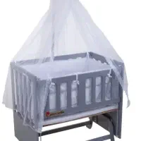 تخت کنار مادر