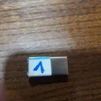 فلش ۸گیگ همراه ۶۷۲آهنگ