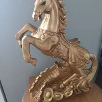 مجسمه اسب