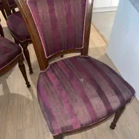هشت عدد صندلی