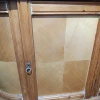 بوفه چوبی ویترین کاملا سالم