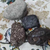 سنگهای خوب باجذب اهنربابسیارکم