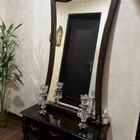 ساعت ایستاده و ایینه کنسول